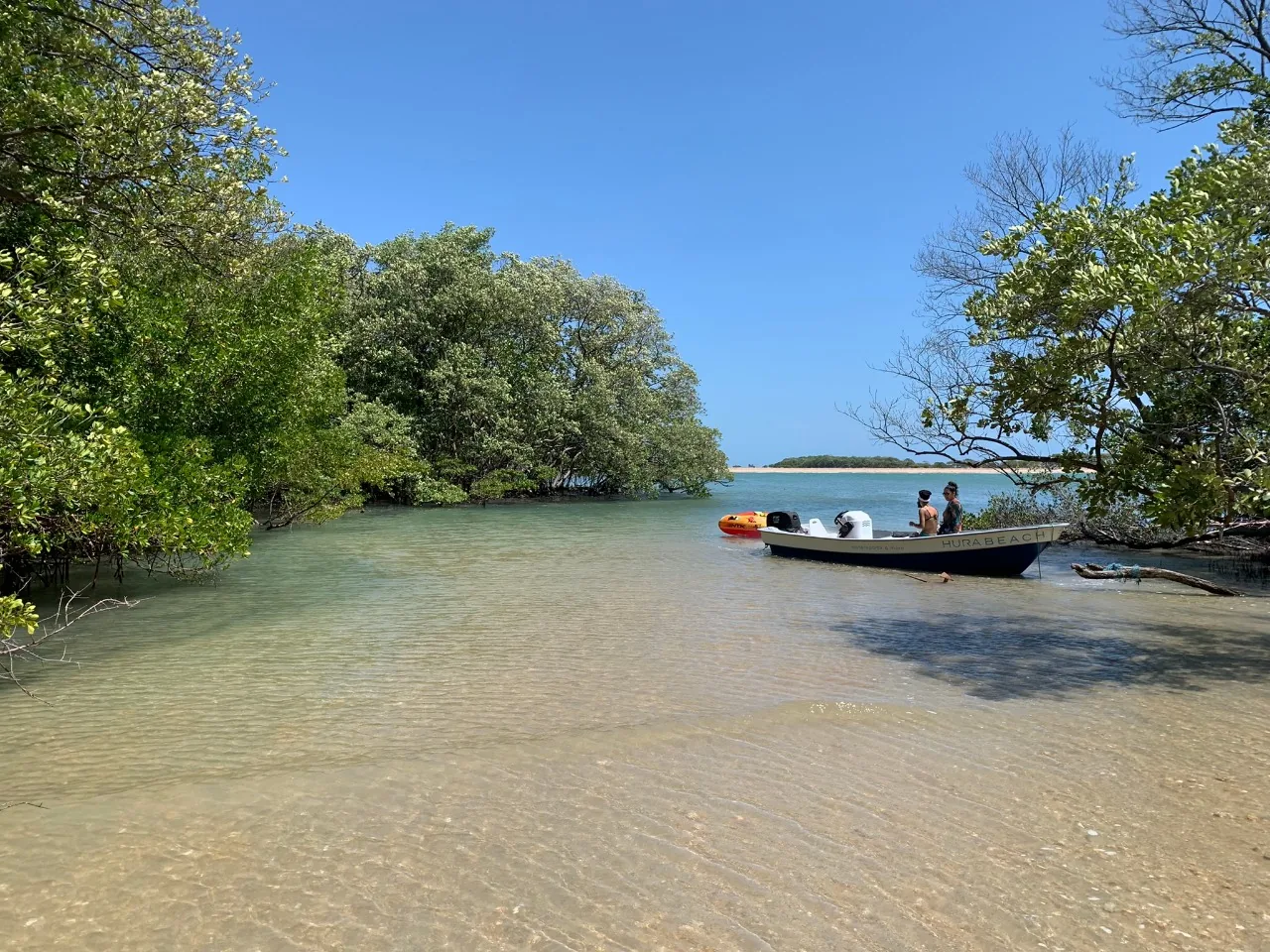 Passeio de barco · lagoa de Guajirú